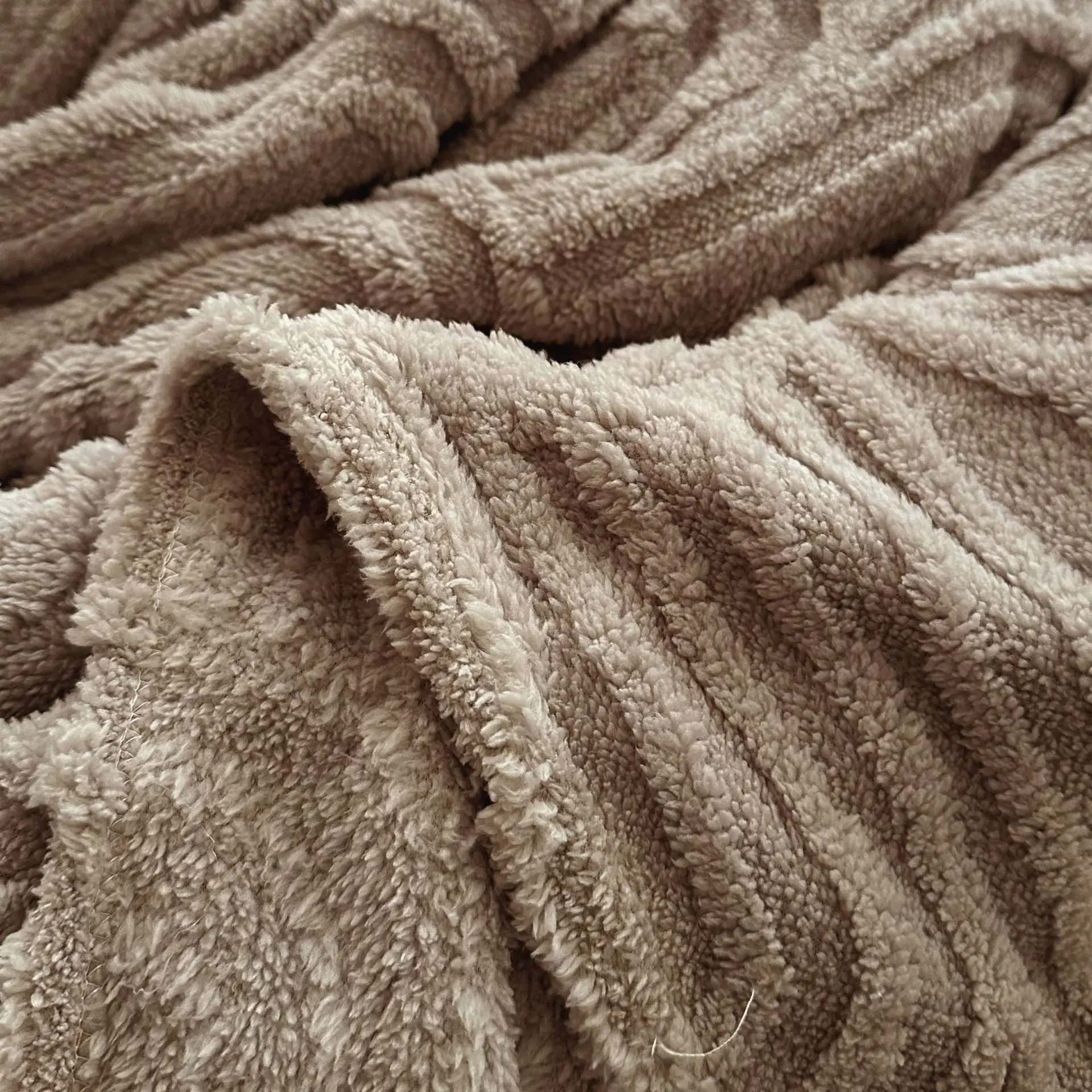 

Premium Single-layer Rolled Edge Tafu Velvet Blanket, Nap Blanket, Storage Sofa Cover Blanket