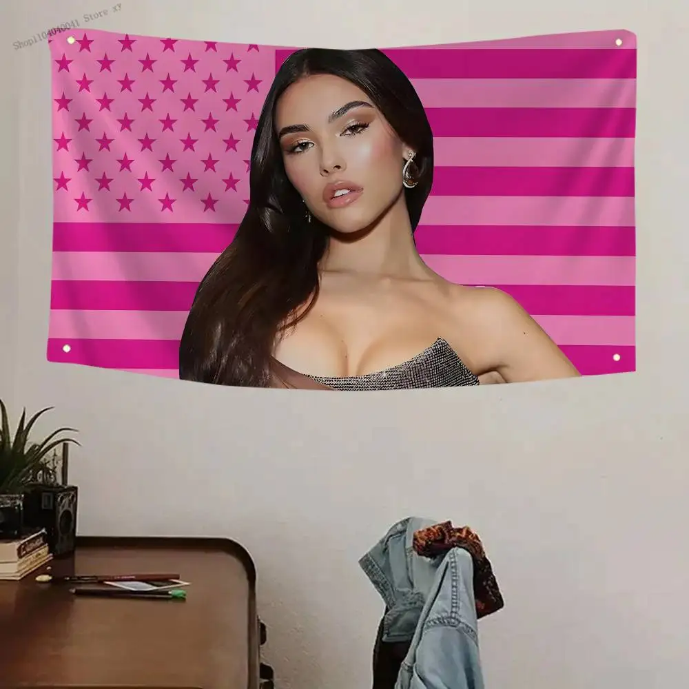 Madisons Beer Pink American Slay Hermosa mujer Pop Star Bandera Banners Bandera de cuatro agujeros Poliéster Decoración al aire libre Estética de la habitación