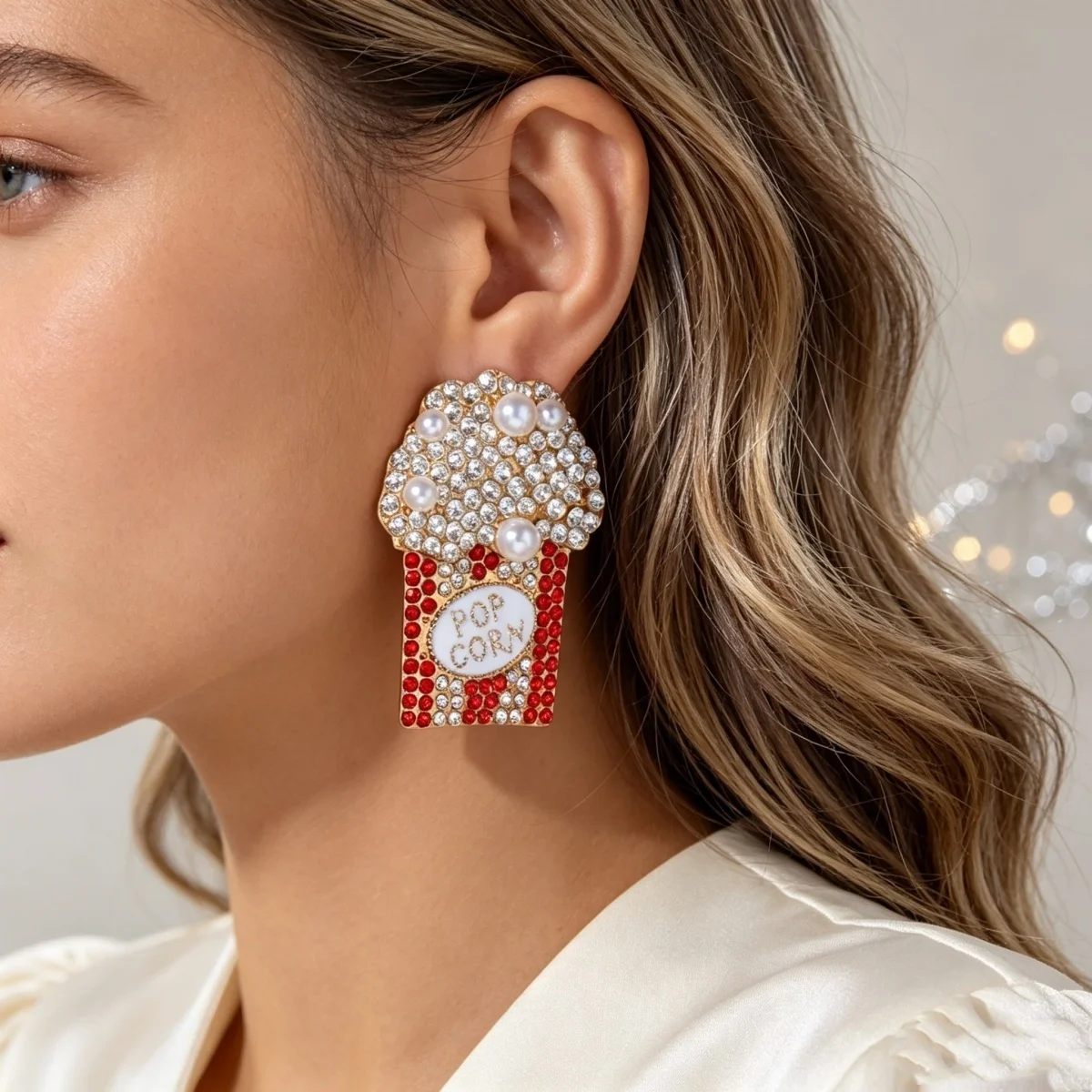 Weihnachtliche rote Strass-Ohrringe mit simulierten Perlen in Popcorn-Form für Damen, kreative Weihnachts-Popcorn-Ohrringe, Neujahrsparty-Schmuck. – Detail 9