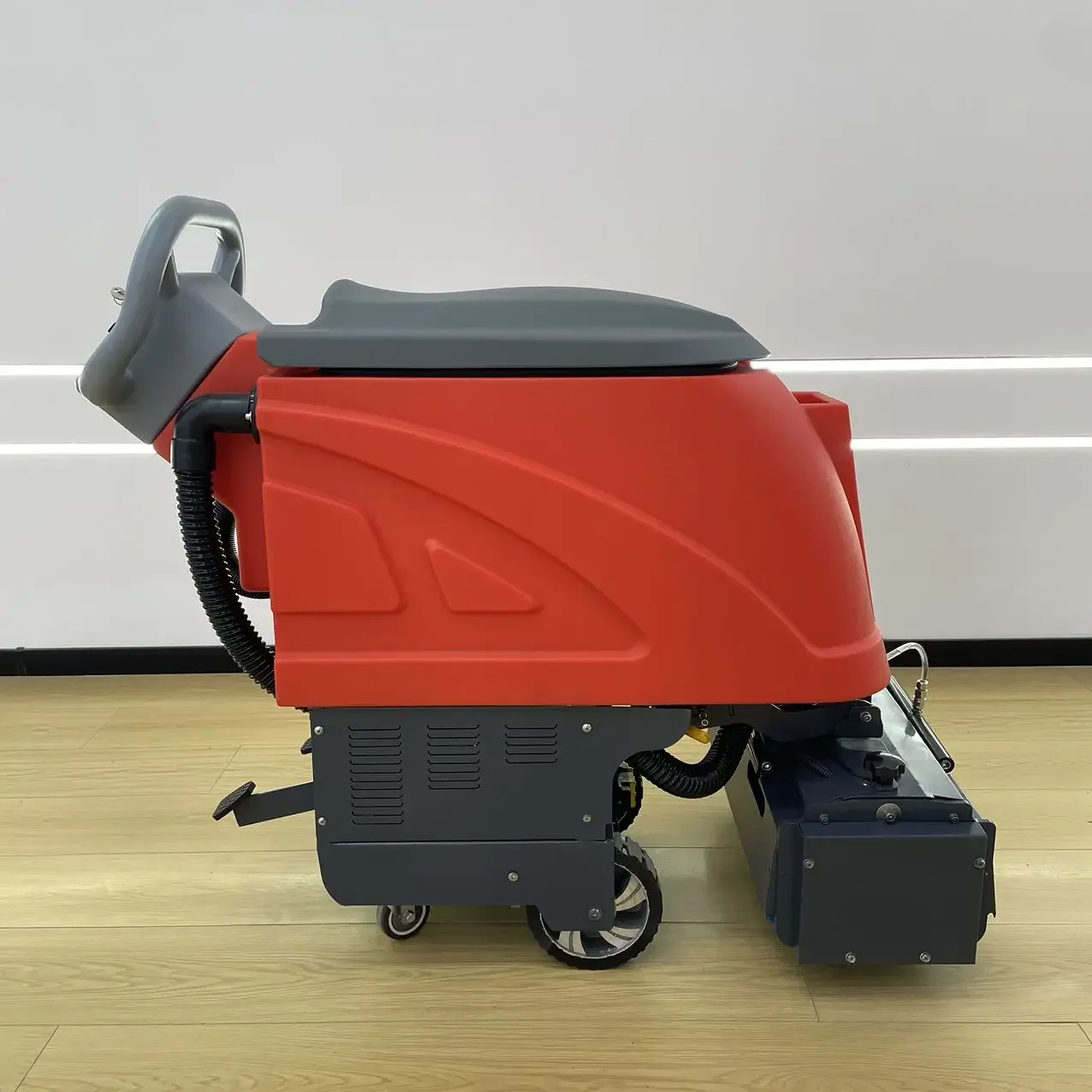 Industrial Ride on Micro Floor Cleaning Machine 1600W Motor 1 Year Warranty Price