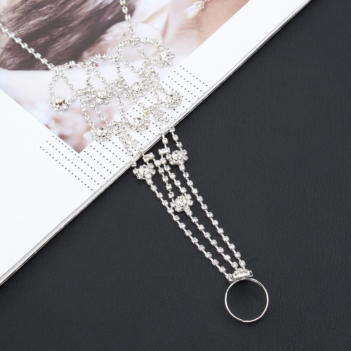 

Bride Rhinestone Anklet Adjustable Beautiful Beach Ankle Chain Delicate Foot Hanging Chain Jewelry for Women Girls
