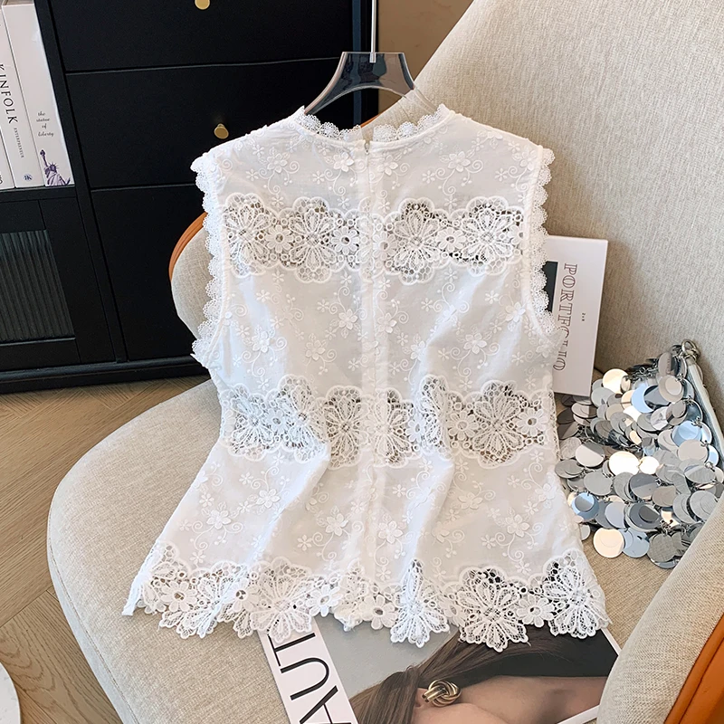 Sleeveless Patchwork Embroidered Lace Tops 2024 Summer Hollow Out White Vest Shirt New Fashion Retro Women Blouse