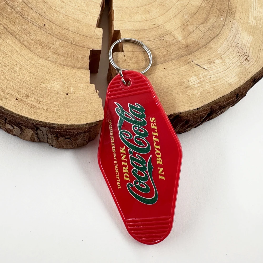 الأحمر الرجعية الأمريكية شرب الكولا في زجاجات 1886 المفاتيح الصودا موتيل حلقة رئيسية العلامة التجارية الإبداعية حقيبة قلادة الديكور