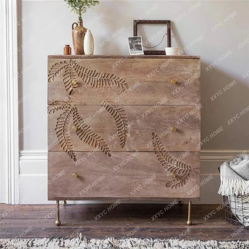 

Антикварный шкаф для прихожей из массива дерева с резьбой, в деревенском ретро-стиле, старинный.