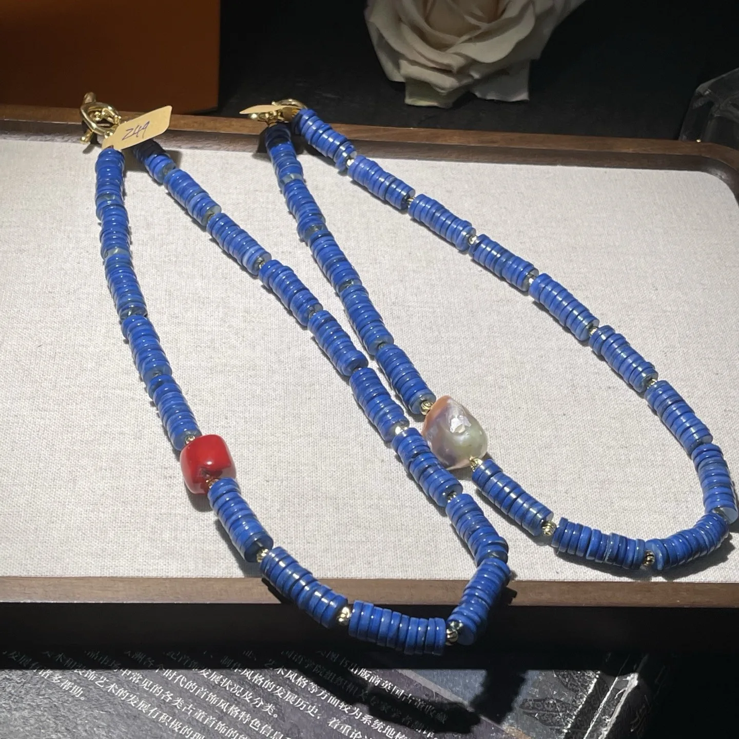 

High-end Fashionable Women's Exquisite Personalized Vintage Light Luxury Shell Baroque Pearl Natural Stone Short Necklace