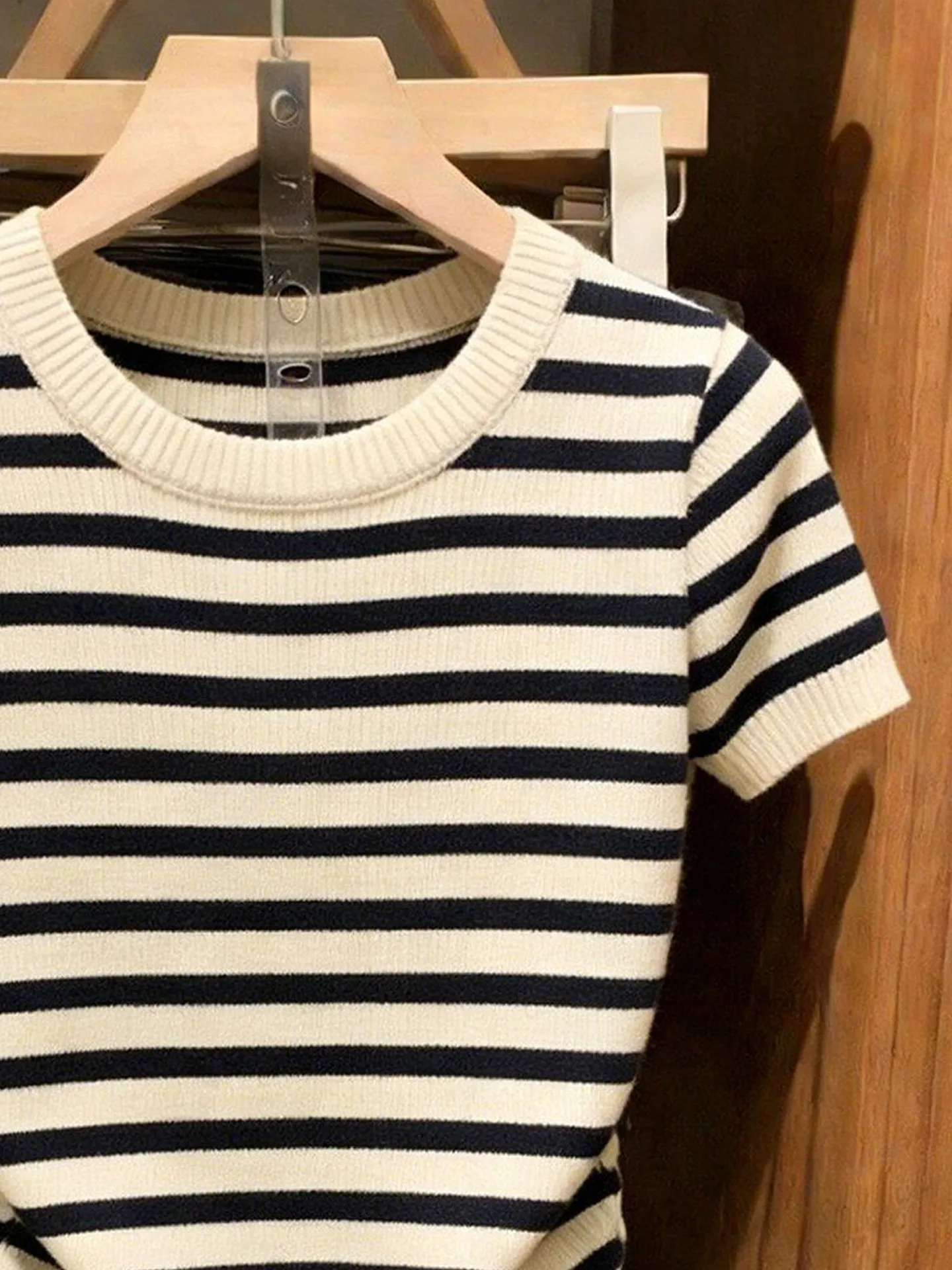 Fashionable Striped Short Sleeve Knitwear round Neck Casual Summer Top for Women Straight Cut Navy Style Slimming Ageless
