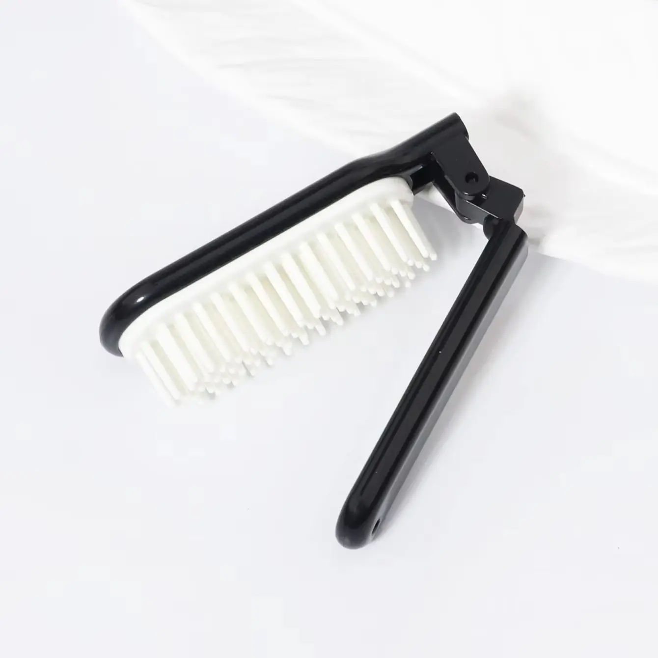 Portable Plastic Folding Comb, Anti-Static Mini Pocket Comb, Men's and Women's Hair Styling Tools for Hair Accessories