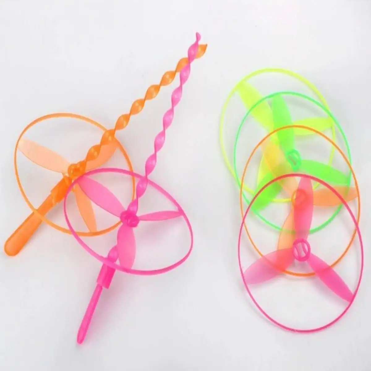 Este é um disco de fada empurrado à mão grande disco voador de volante, brinquedo infantil disco voador de plástico brinquedo esportivo de gramado ao ar livre