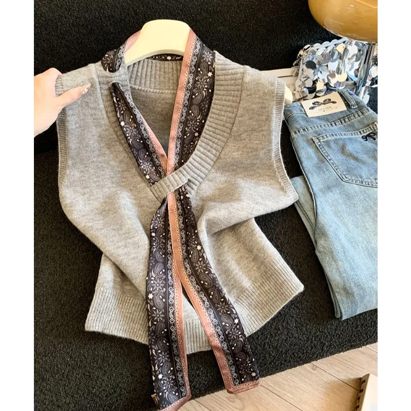

Korean Style V-Neck Knitted Sweater Vest Women's Autumn Winter New Style High-End Feelings Self-Preservation Silk Scarf Layer...