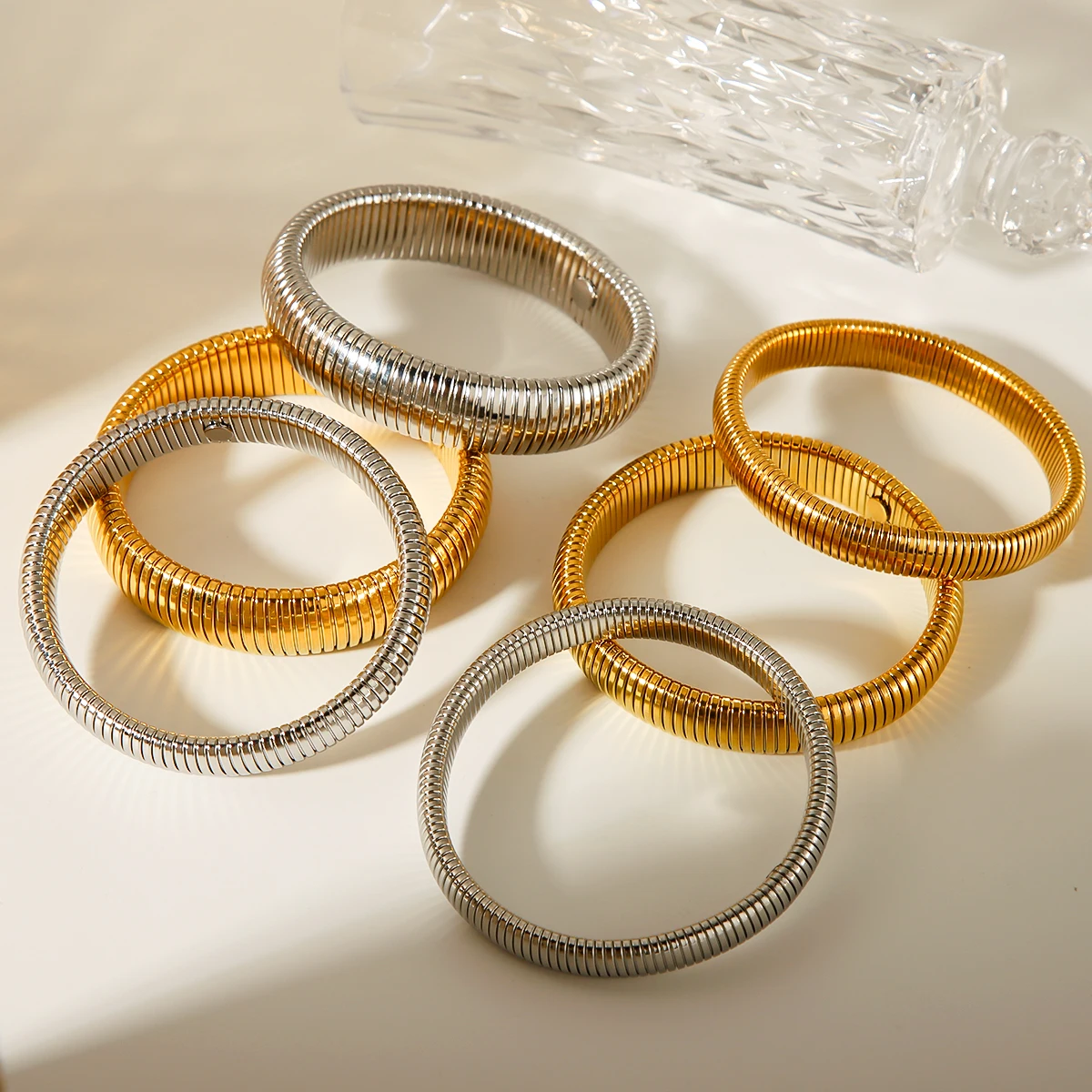 

Stainless Steel Bangle Bracelet For Women Gold Plated Stackable Stretch Bangle Hypoallergenic Non Tarnish Daily Wear Jewelry