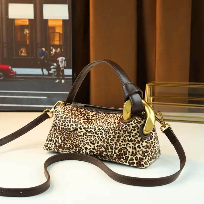 Unique Fashionable Leather Messenger Bag High-End Large Capacity For Commuter Women Solid Color