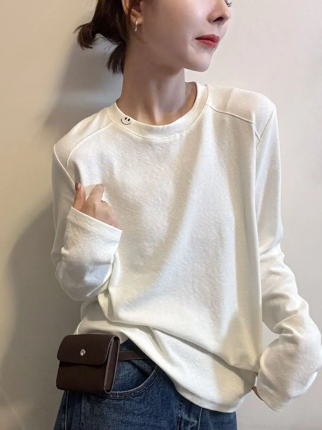 독특하고 아름다운 초가을 긴팔 티셔츠 여성용 웃는 얼굴 자수 라운드넥 베이스 티셔츠 한국 스타일 루즈핏