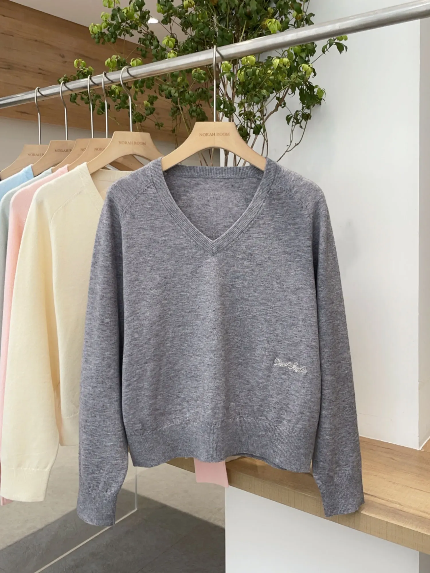 

Свободный трикотаж с v-образным вырезом и вышивкой, брендовый Dun Casual Sle Long Sve, женская мода, осень 2021, Новое поступление