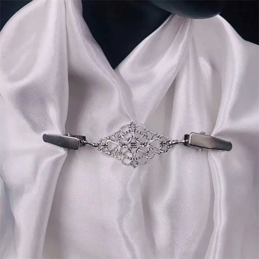 Silvery Fashion Retro Women Dress Decor Alloy Material Fasteners for Clothes Clothing Clip Clamps for Fabric Cardigan Clamps