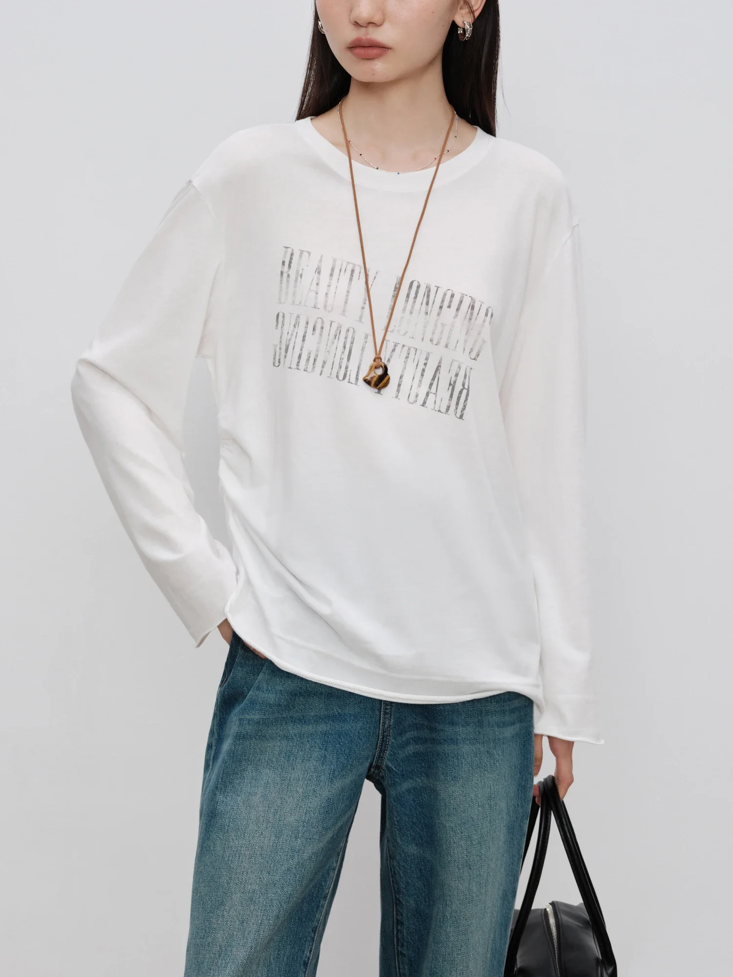 ZIQIAO Chic Retro Letter Print Loose Long-Sleeved T-shirts Office Lady Cotton Female Autumn Thin White Tops 24ZQ93246