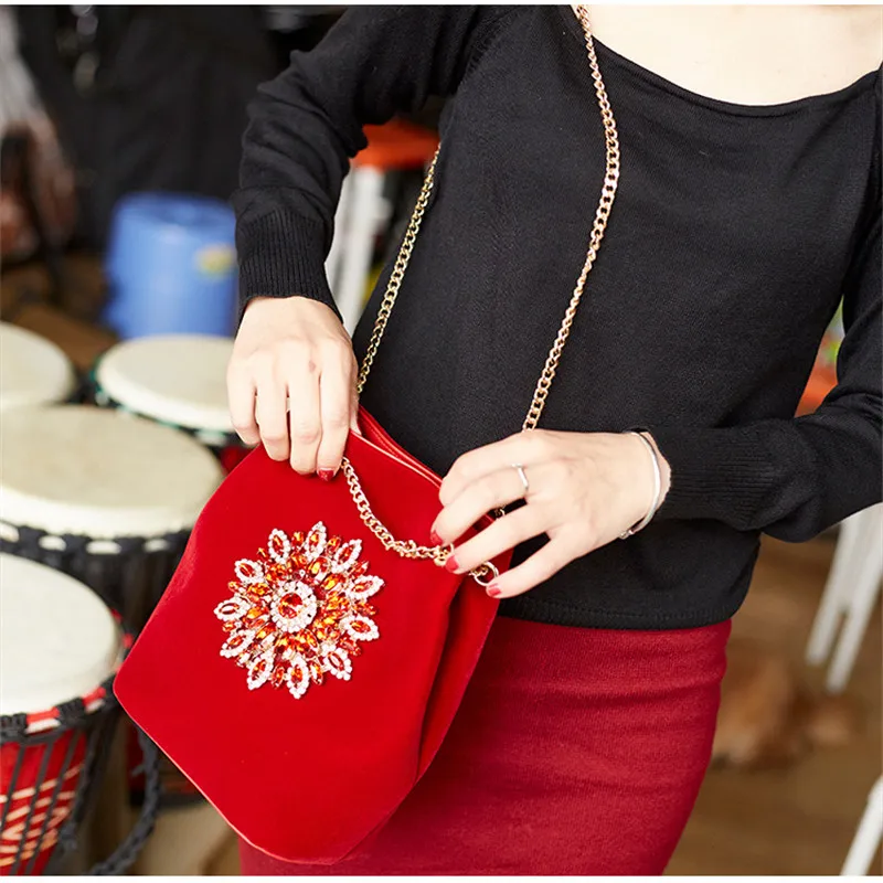 Borsa da donna borsa a tracolla con perle di diamanti in velluto borsa da sera con ricamo in cristallo Vintage pochette da sposa per feste di