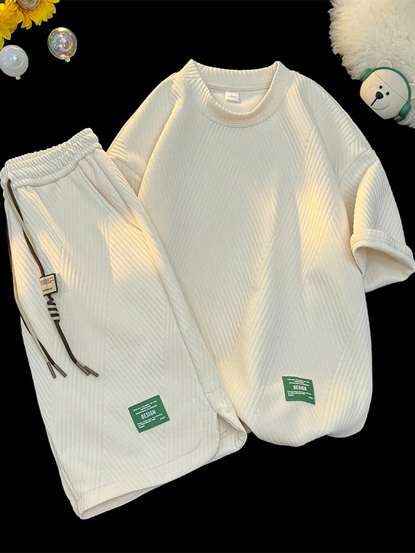 

Летний мужской комплект: футболка и шорты. Стильный повседневный спортивный костюм для подростков и студентов. Из полиэстера, эластичный.