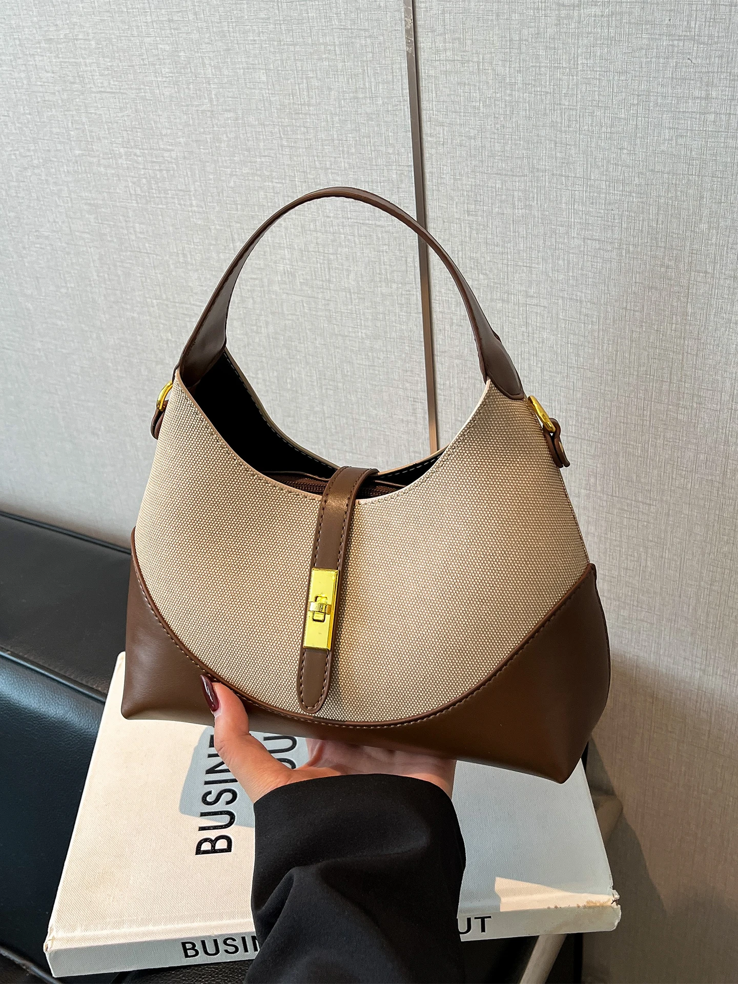 

Fashionable Commuter Women's Bag 2026 New Style Color Block Design Handbag Shoulder Bag Crossbody Bag Soft Leather Purse