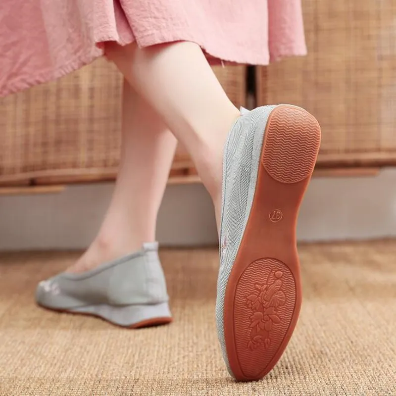 Women Air Mesh Loafers Pointed Toe Slip on Low Heels Ladies Summer Dress Shoes Ethnic Embroidered Female Pumps Soft Moccasins