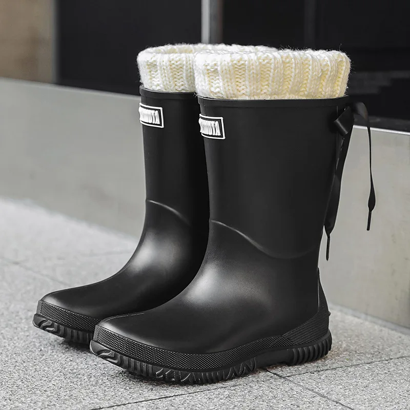 Botas de chuva femininas de veludo de pelúcia simples tubo médio alto sapatos de água à prova dwaterproof água e antiderrapante sapatos de borracha de trabalho dias chuvosos botas de viagem