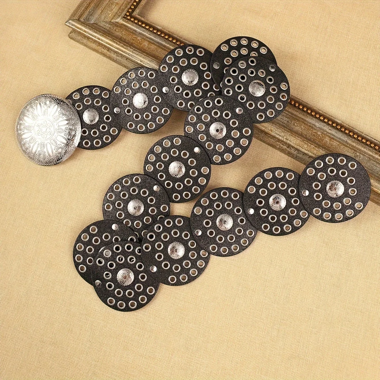 1 piece of PU belt for both men and women, featuring a Bohemian western cowboy style, is the perfect choice for shopping