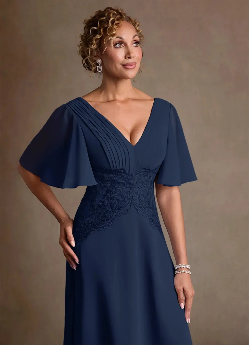 Mother of the Bride Dresses Wedding 2026 Elegant V Neck Short Sleeve Mother Dress Floral Applique Plus Size Women Party Gown
