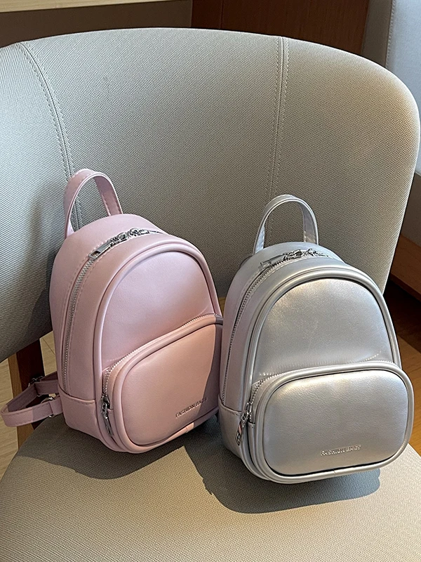 حقيبة ظهر صغيرة أنيقة للسفر للنساء، تصميم جديد لعام 2025، حقيبة لطيفة متعددة الاستخدامات بحمالتين، سطح ناعم وبطانة من البوليستر