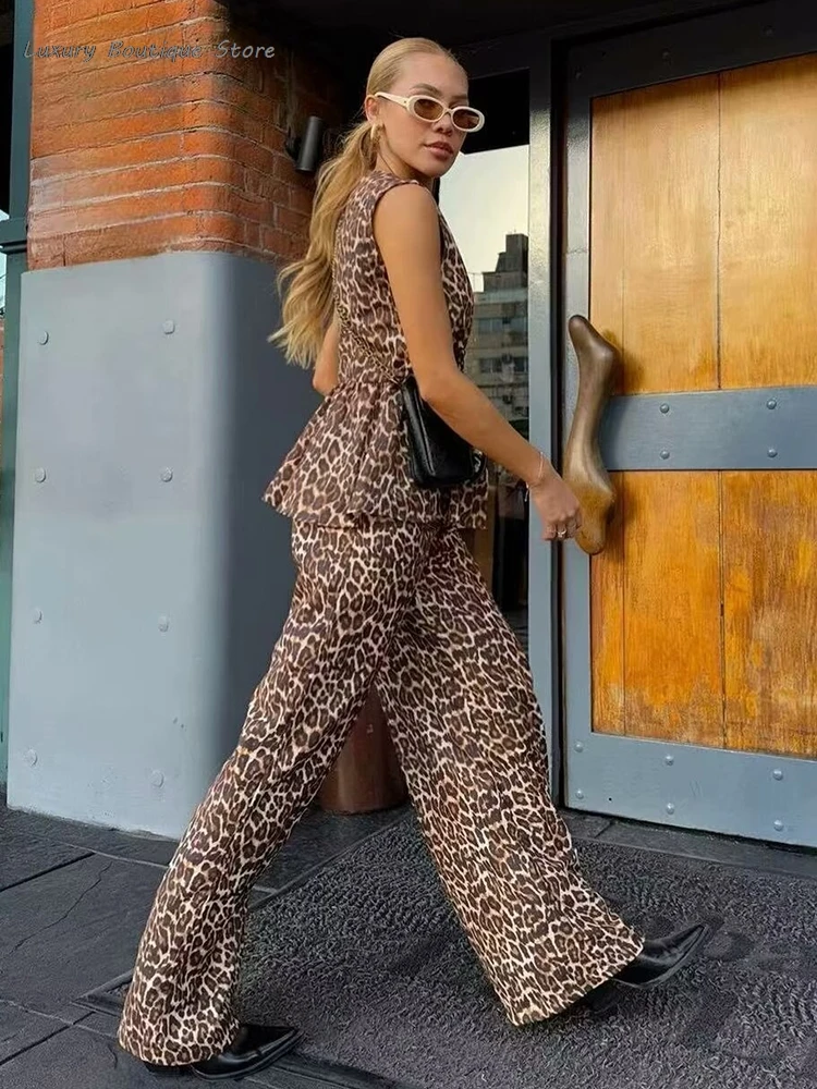 Traje Retro con estampado de leopardo para mujer, chaleco sin mangas y Pantalones rectos, conjuntos de 2 piezas, moda urbana, traje informal de verano, 2024