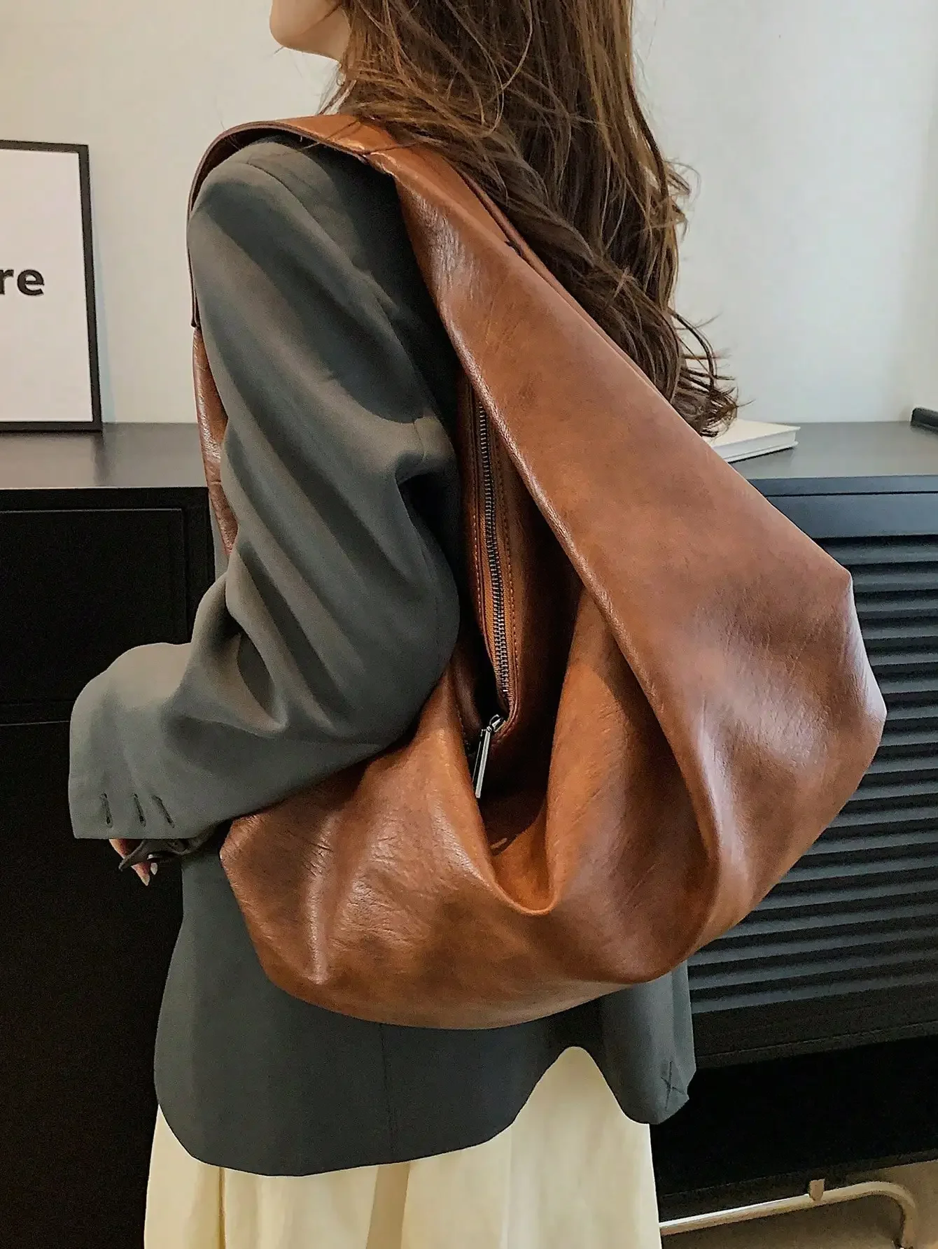 

Large Vintage Style Shoulder Bag, Spacious PU Leather Tote Bag, Women's Casual Shoulder/Underarm Bag With Zipper, Suitable For Shopping, Commuting, Work And School, Ideal For College Students, Office Ladies And Young Professionals, Minimalist Style Women