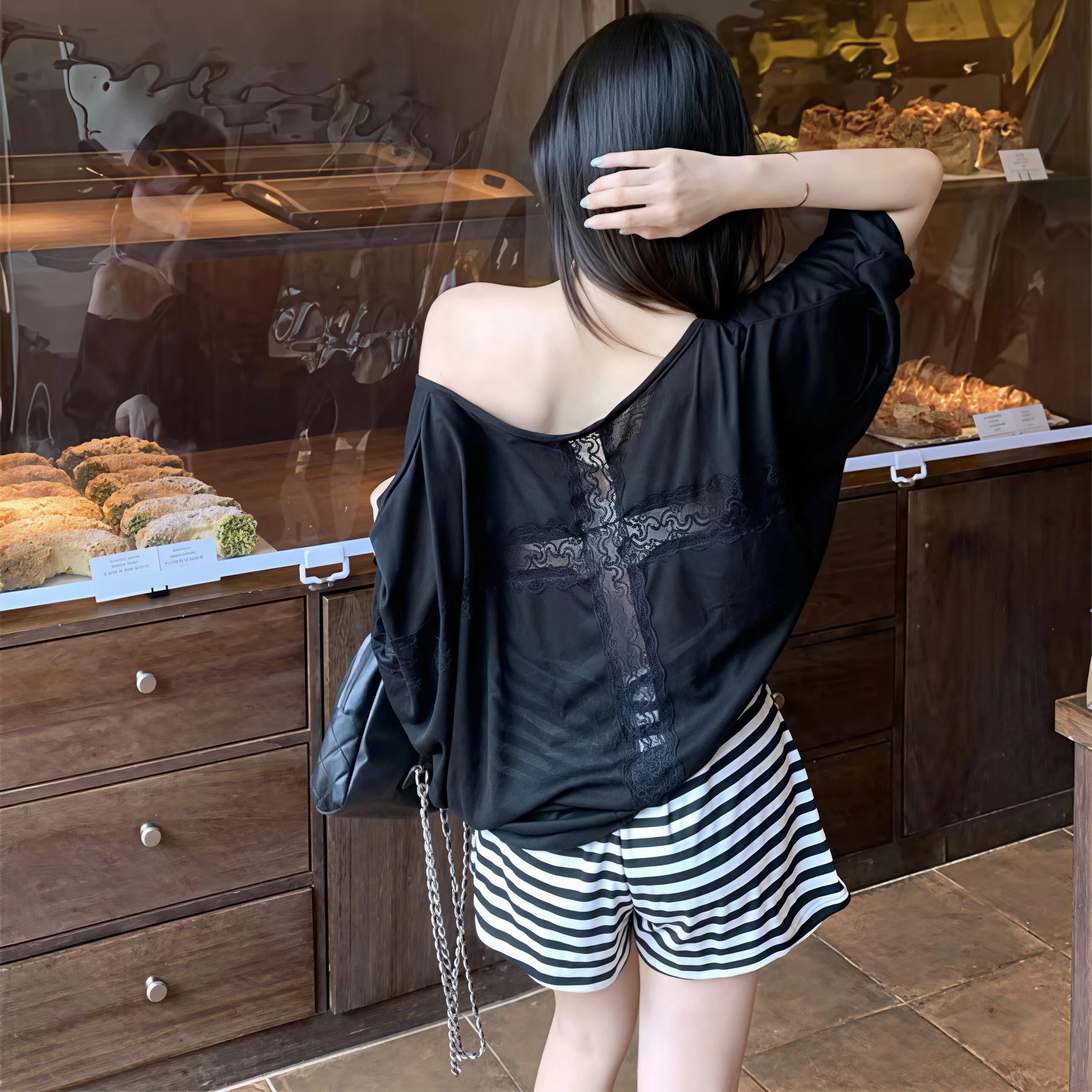 Damen Off-Shoulder Loses T-Shirt mit Dolman-Fledermausärmeln, Spitzenmanschette, transparentem Strick und schrägem Ausschnitt, lässiges Oversized-Oberteil für Damen. – Detail 8