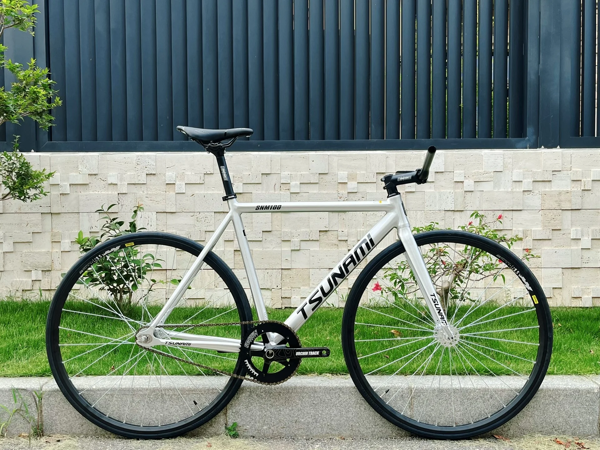 TSUNAMI snm100 新品未使用(ハンドルステム付き) 52/55/58CM TSUNAMI SNM100 フィクシーバイク スワローハンドルバー