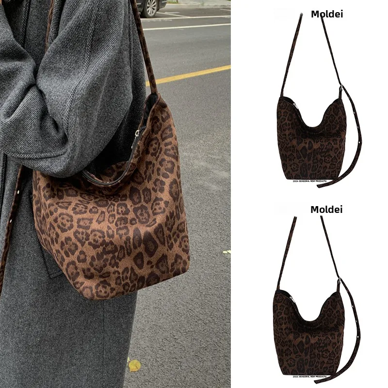 

Spring Summer Large Capacity Commuter Suede Bucket Bag Women's Fashion Trend Single Shoulder Strap Zipper Closure Soft Handle