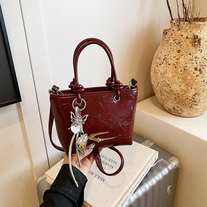 

‌ Новинка 2023 года, женская большая сумка в корейском стиле с тисненой текстурой, минималистичный дизайн, универсальная и шикарная сумка через плечо/ручная