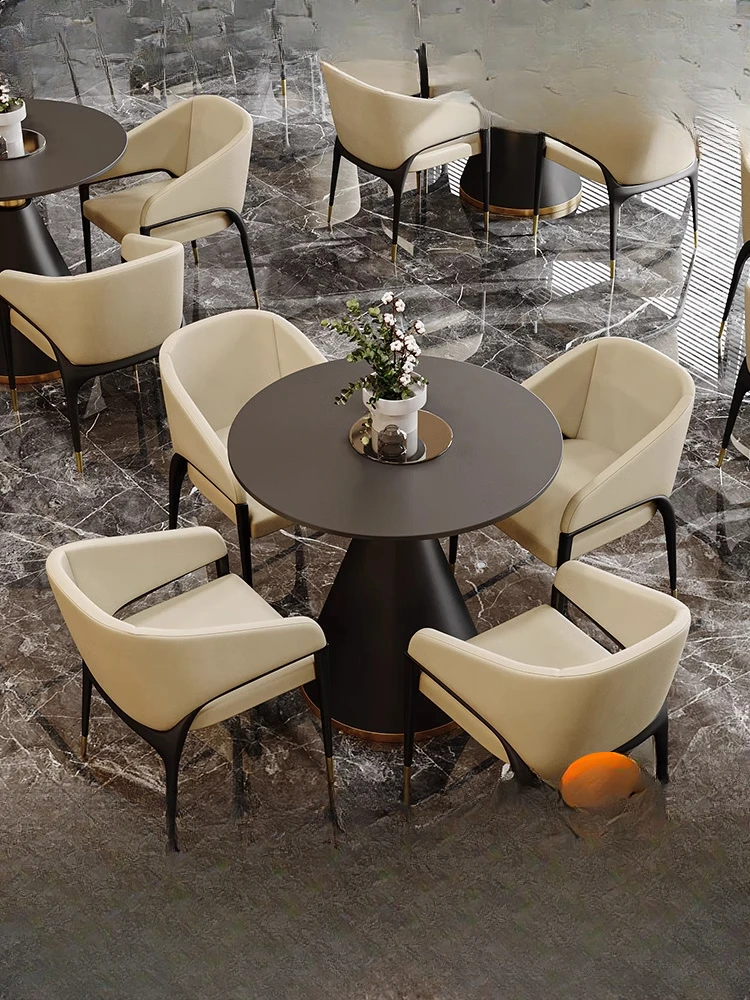 

NEW Negotiate a small round table with a combination of tables and chairs