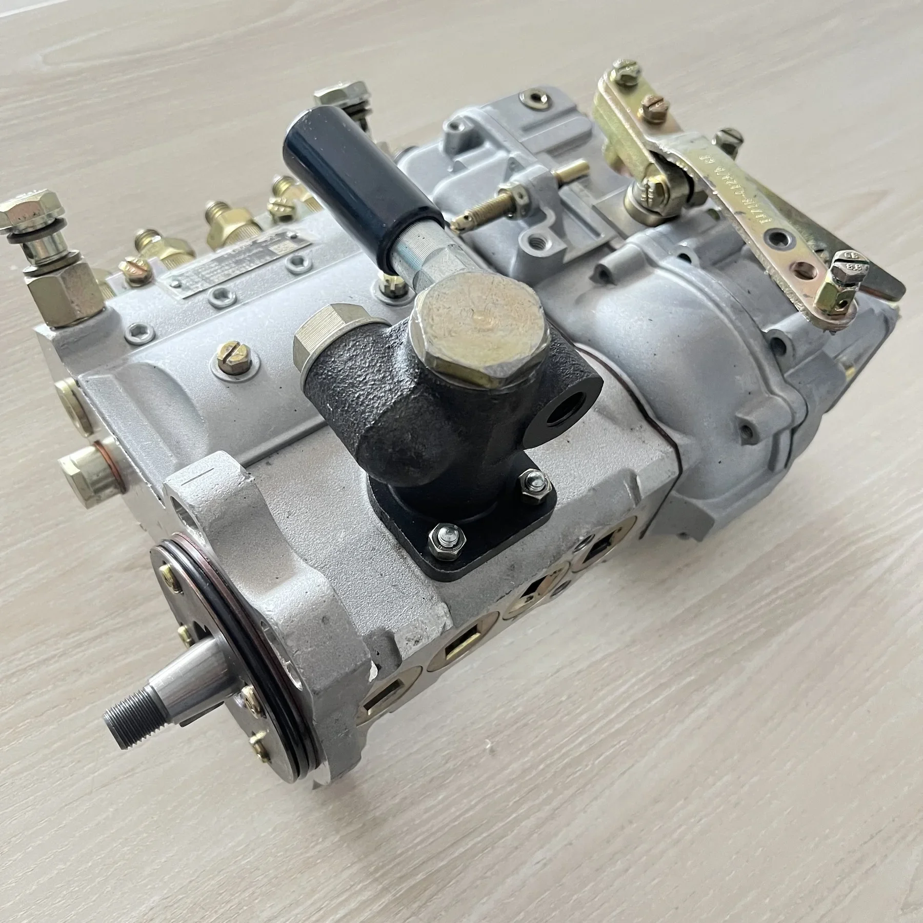 

for Yuchai Original Natural Engine Parts Fuel Pump B9905-1111100a-493