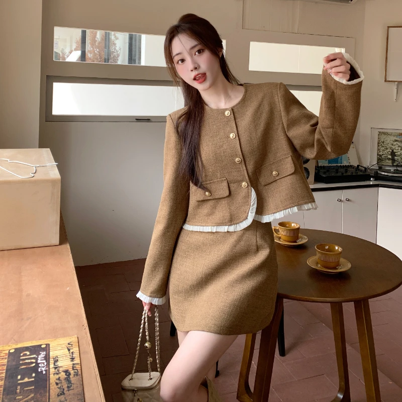 

Woman's Spring Fragrance Short Round Neck Blazer Coat Skirt Suit Retro Casual Wooden Ear Stitching Suit Overskirt Two-piece Set