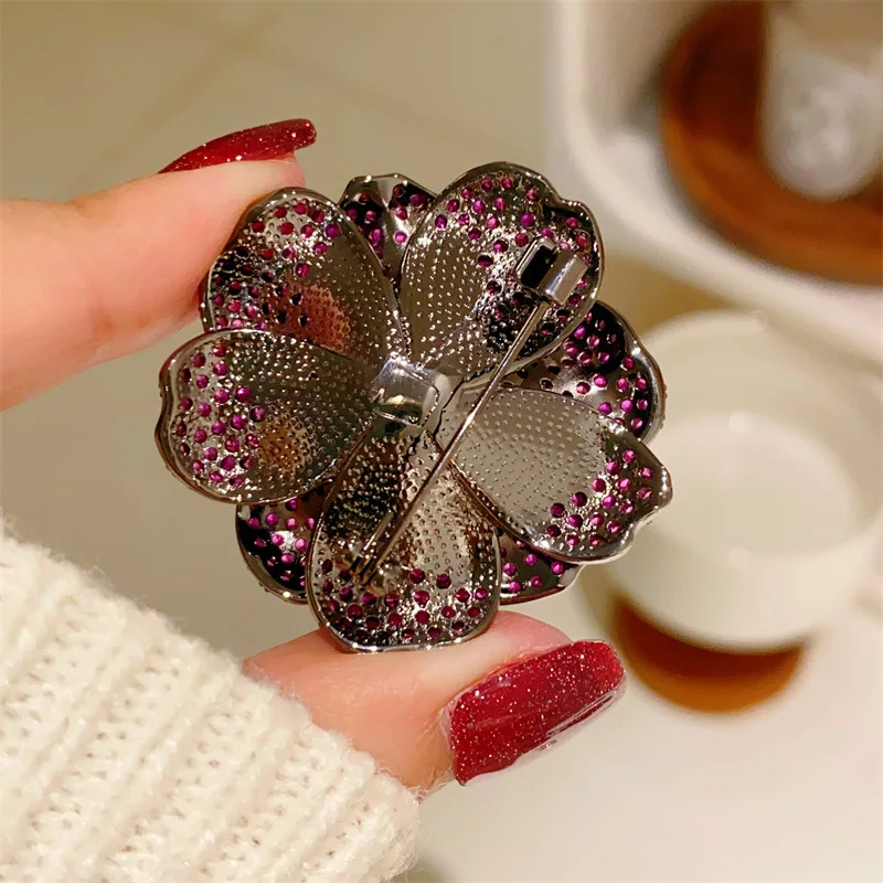 Retro High-end Colombian Emerald Multi-layer Flower Women\'s Brooch Elegant Design Suit Jacket Pin Temperament Accessories Gift