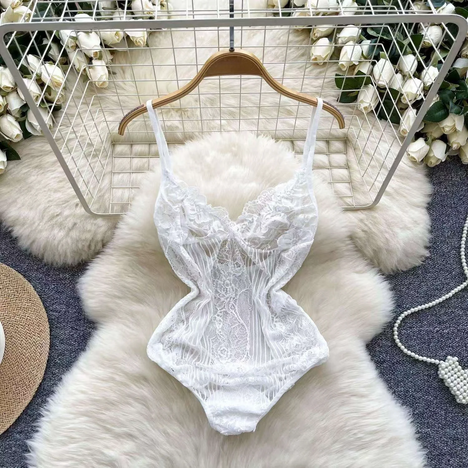ملابس داخلية نسائية مثيرة من الدانتيل ملابس داخلية ضيقة بلون واحد بدون أكمام ملابس داخلية مثيرة ورقبة على شكل حرف v بيجامات رفيعة للغاية بدلة لعب شفافة مجوفة