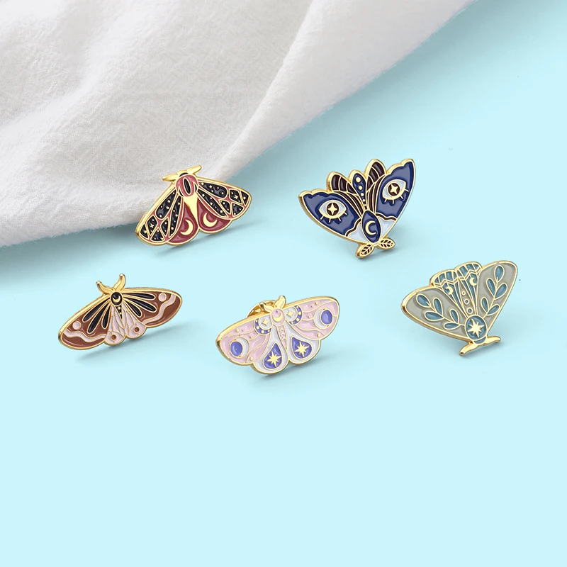 Retro Moth Butterfly Enamel Pins insect Brooches Star Moon Gold Color Lapel Badges Animal Jewelry Gifts for Women Girl Wholesale