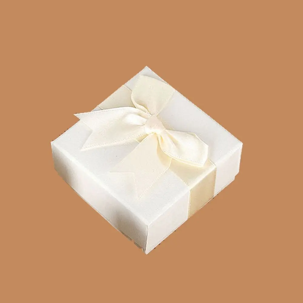 ファッション 7*7*3.5 センチメートルギフトボックス白多用途キーホルダーブローチ収納パッケージボウノットジュエリー梱包箱