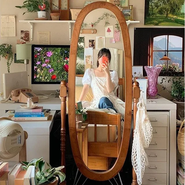 

Korean blogger with the same ins style floor mirror bedroom retro French medium and ancient style full-length mirror movable