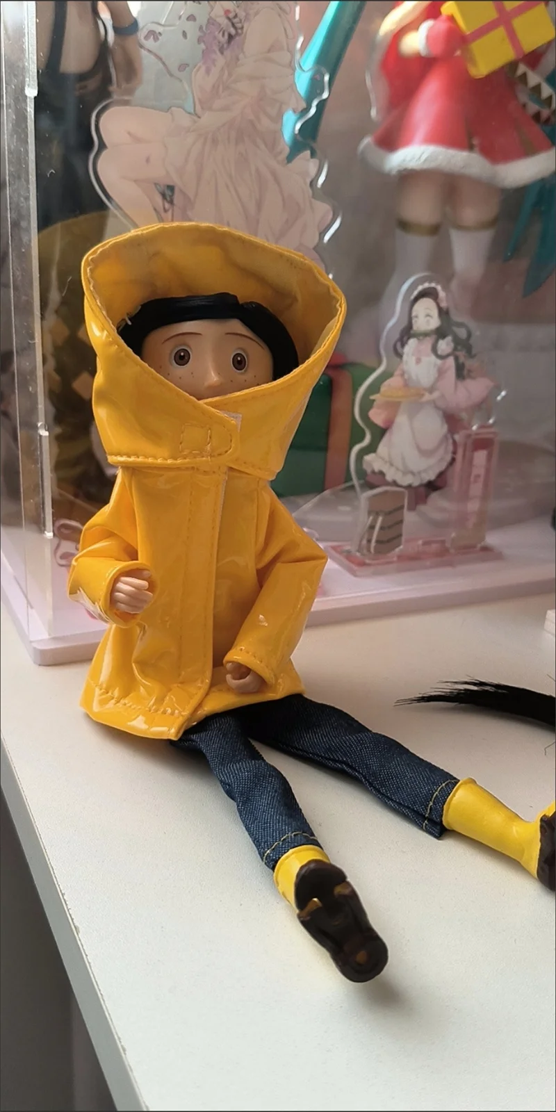 NECA Coraline Puppe Anime Gelenkfigur Der Geheime Regenmantel Pullover In Gestreiftes Hemd Spielzeug LA Mädchen Dekoration Modell Spielzeug Geschenke – Detail 5