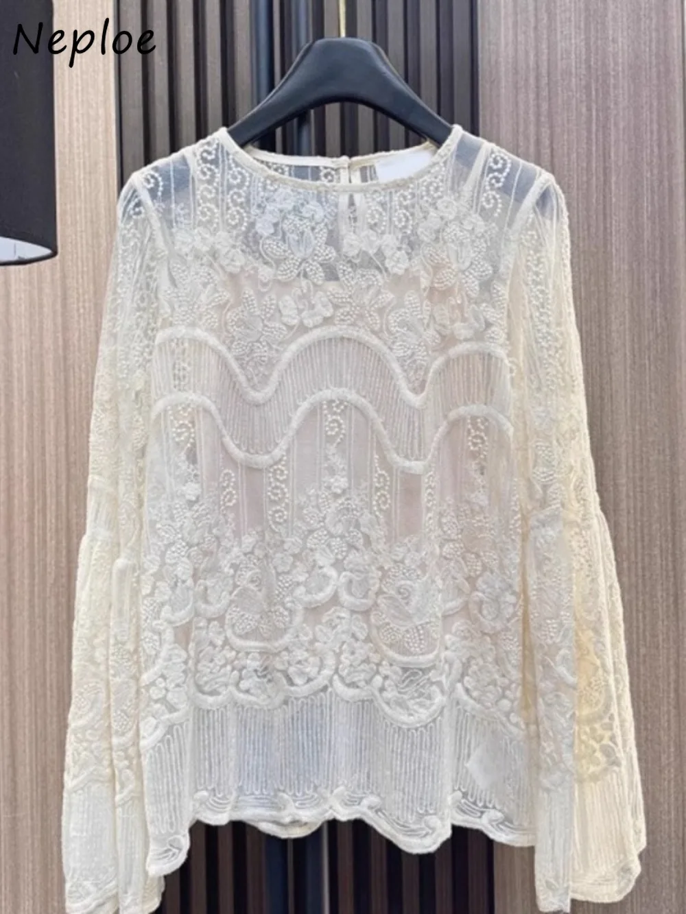 

Neploe Loose Office Lady Embroidery Lace Tops Flare Sleeve French Small Fragrance Hip Hop Shirt Moda Elegant O Neck Sweet Blusas
