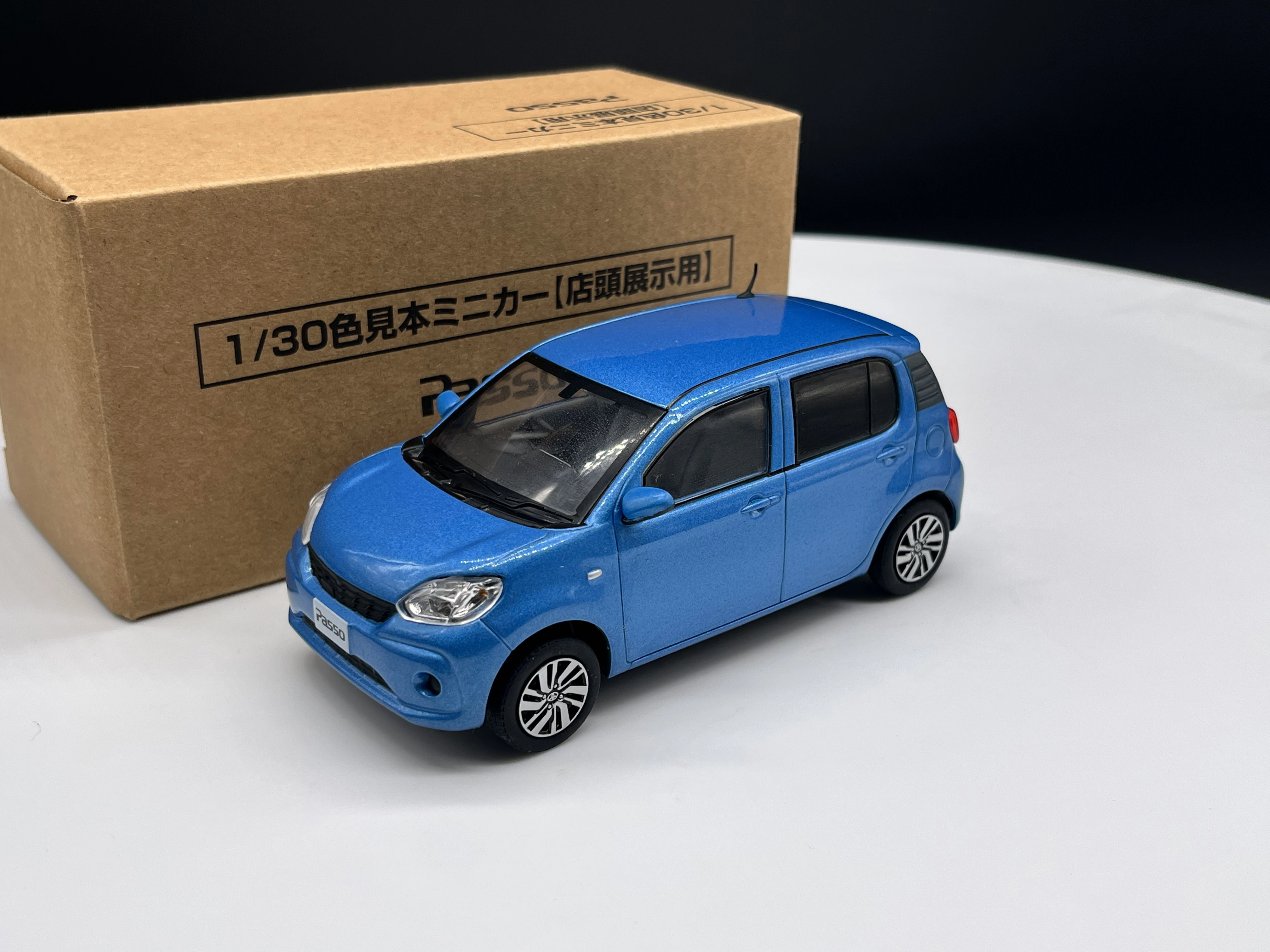 1:30 Scale Diecast Alloy TOYOT PASSO Household Small SUV Toys Car Model Classics Adult Collection Souvenir Gifts Static Display