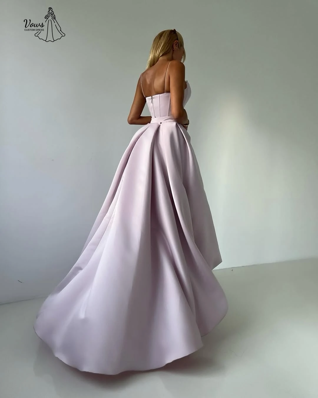 Vows ثوب مسائي خط الكرة ثوب حبال فساتين لحضور الحفلات الموسيقية 2025 فستان حفلة موسيقية فاخر 2025 مخصص قماش الساتان رداء سهرة حفل