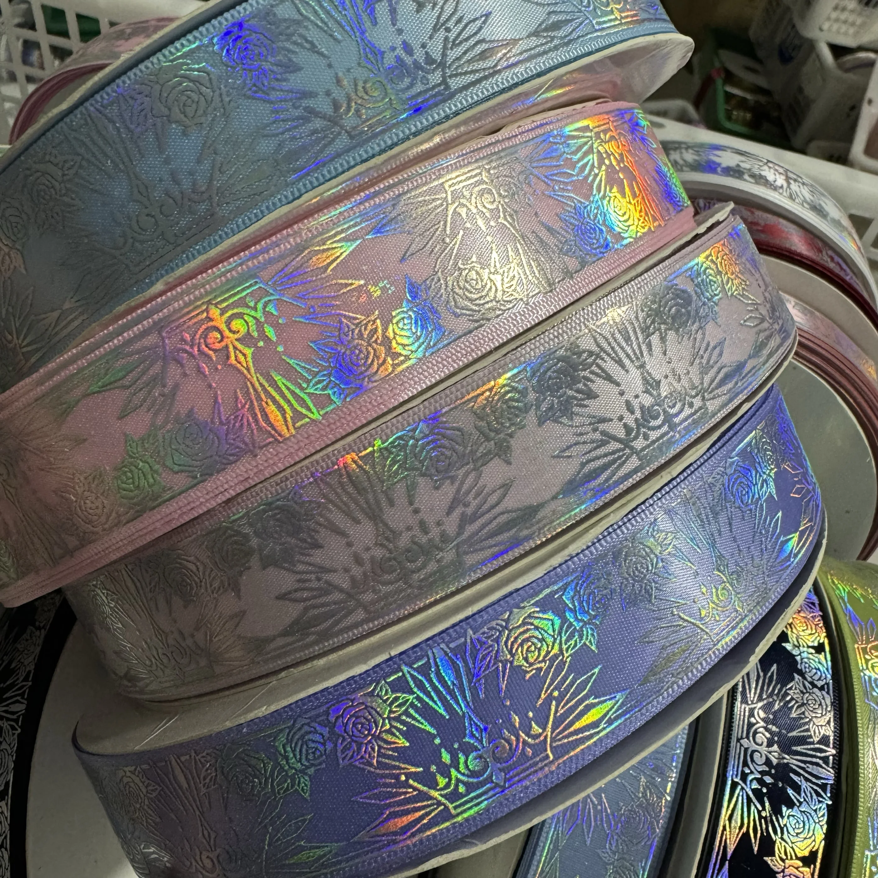 coroa-de-rosa-em-tecido-de-prata-a-acorios-texteis-para-vestuario-e-texteis-para-o-lar-da-china-continental