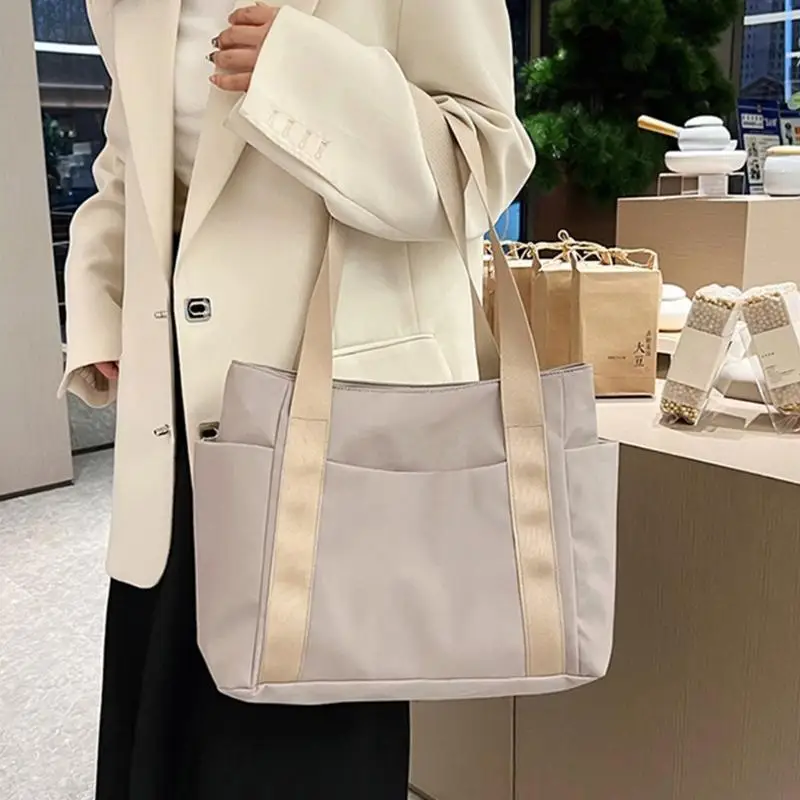 

Fashionable and Functional Nylon Handbag Large Capacity Tote Shoulder Bag for Your Essential 20CA