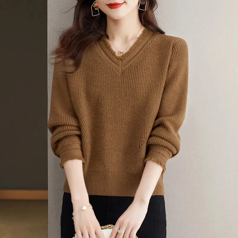 سترة نسائية بلون سادة برقبة على شكل حرف v قميص نسائي فضفاض قصير موديل خريف 2025 قميص قاع سميك على الموضة لخريف جديد #1