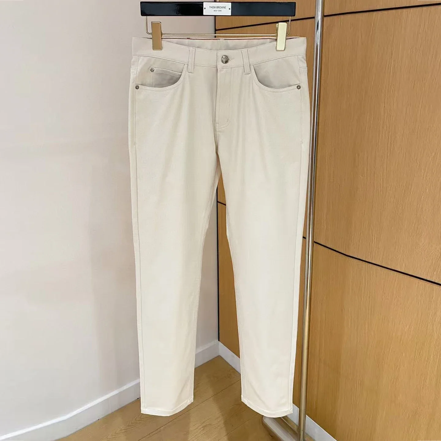 بنطال جينز رجالي إيطالي LP بلون سادة وبسيط بقصة ضيقة 25aw