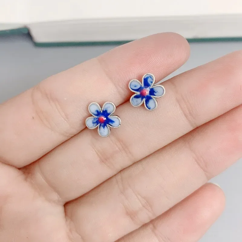 

New in Pastoral Style 925 Silver Small Light Green Flower Earings Stud Sweet and Simple Girl Earrings for Women Vintage Jewelry